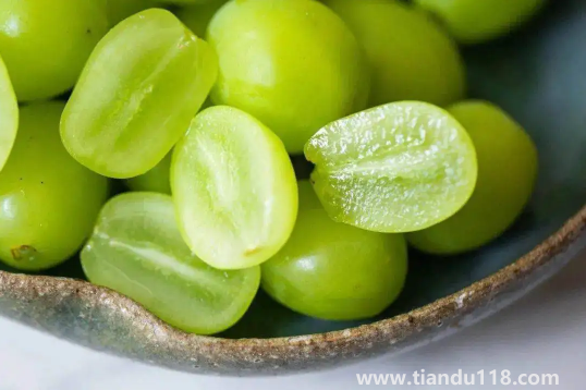 陽(yáng)光玫瑰葡萄無(wú)籽是打了避孕藥嗎（陽(yáng)光玫瑰葡萄怎么挑選）