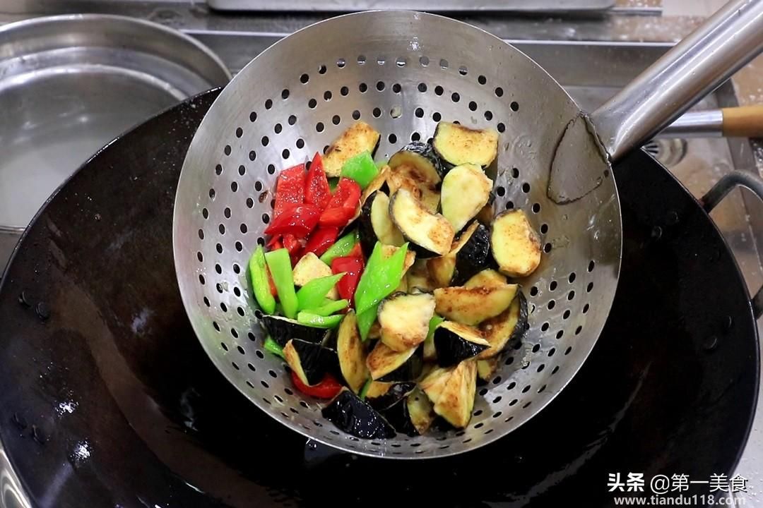 紅燒茄子的做法(紅燒茄子怎么做)(圖7) 紅燒茄子的做法(紅燒茄子怎么做)(圖7)