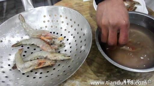 蒜蓉蝦的做法(蒜蓉蝦怎么做)(圖2) 蒜蓉蝦的做法(蒜蓉蝦怎么做)(圖2)