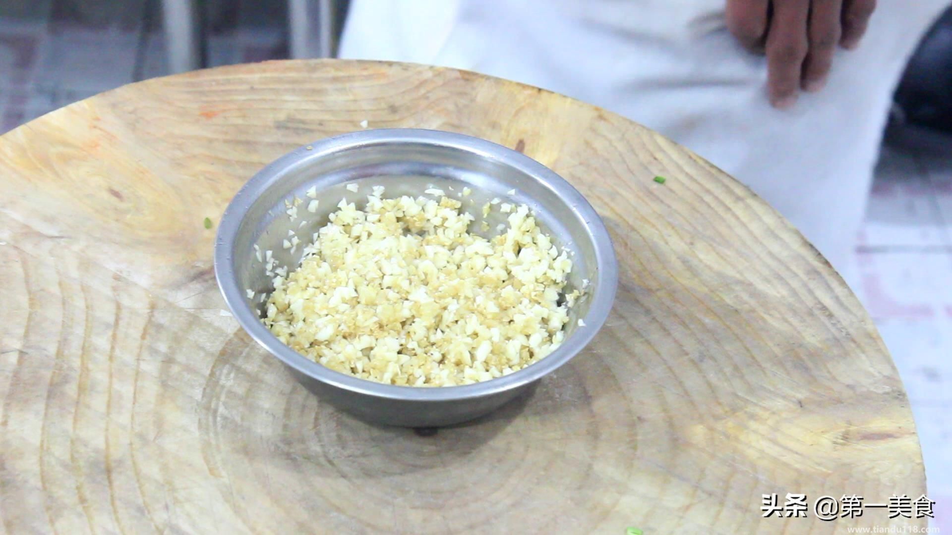 蒜蓉蝦的做法(蒜蓉蝦怎么做)(圖7) 蒜蓉蝦的做法(蒜蓉蝦怎么做)(圖7)