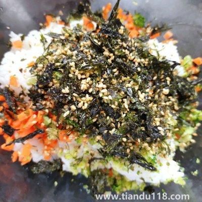 飯團(tuán)的做法(飯團(tuán)怎么做)(圖7) 飯團(tuán)的做法(飯團(tuán)怎么做)(圖7)