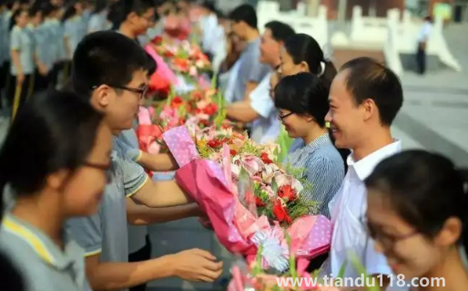 2022教師節(jié)不讓送禮送手工花束可以嗎（2022教師節(jié)不讓送禮就真的不送嗎為什么）