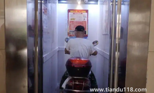 電動車進(jìn)入電梯違法嗎(電動車進(jìn)入電梯為什么會起火)(圖1) 電動車進(jìn)入電梯違法嗎1