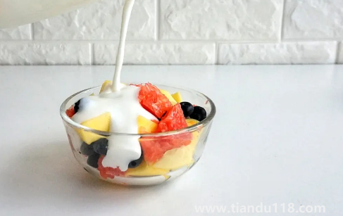 水果撈在冰箱里放一晚上還能吃嗎(自制水果撈的做法)(圖2) 水果撈在冰箱里放一晚上還能吃嗎2