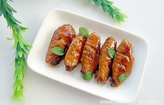 可樂雞翅的制作方法用放鹽嗎(可樂雞翅放多少鹽最合適)(圖2) 可樂雞翅的制作方法用放鹽嗎2