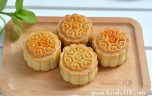 坐飛機可以帶月餅禮盒嗎(月餅有哪些口味)(圖2) 坐飛機可以帶月餅禮盒嗎2