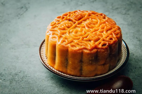 月餅帶上飛機需要托運嗎（吃月餅的注意事項）