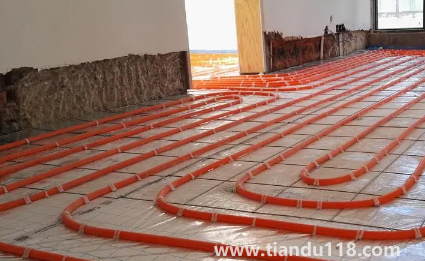 集中供暖是地暖還是暖氣片（集中供暖有必要裝地暖嗎）