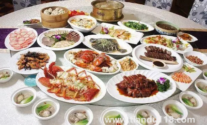 2022國慶節(jié)辦酒席會(huì)比平時(shí)貴嗎(2022年國慶節(jié)哪幾天適合擺酒席)(圖2) 2022國慶節(jié)辦酒席會(huì)比平時(shí)貴嗎2