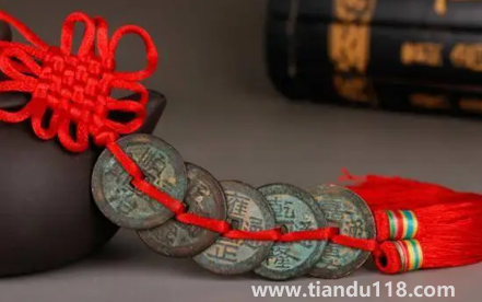 跟鄰居門對門五帝錢掛在門內(nèi)好不好3