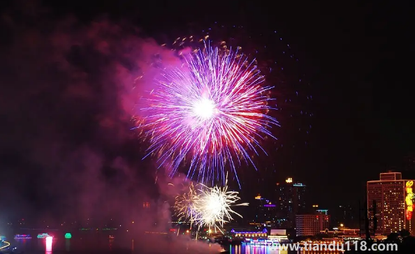 2022年國(guó)慶節(jié)會(huì)不會(huì)放焰火(國(guó)慶節(jié)的節(jié)日意義)(圖3) 2022年國(guó)慶節(jié)會(huì)不會(huì)放焰火3