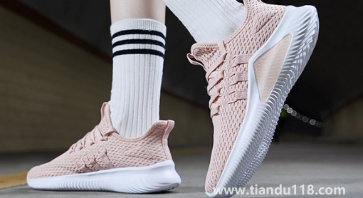 網(wǎng)面鞋破洞了怎么補(bǔ)救（網(wǎng)面鞋破洞了屬于質(zhì)量問(wèn)題嗎）