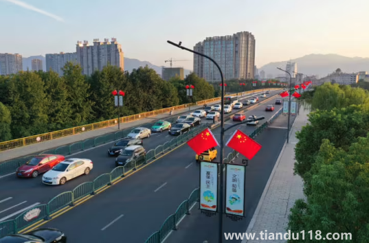 2022國(guó)慶節(jié)周六周日補(bǔ)周幾的課(國(guó)慶節(jié)的由來(lái))(圖1) 2022國(guó)慶節(jié)周六周日補(bǔ)周幾的課1