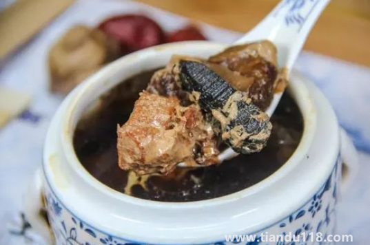 烏雞燉湯加什么食材比較補氣血2