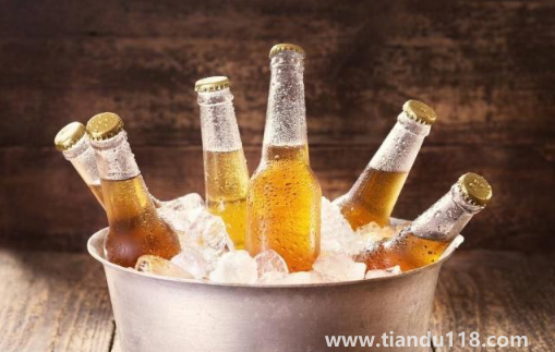 1瓶啤酒幾小時(shí)吹不出來酒駕(喝了一瓶啤酒怎么快速解酒)(圖2) 1瓶啤酒幾小時(shí)吹不出來酒駕2