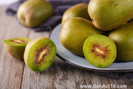 獼猴桃早上吃好還是晚上吃好（獼猴桃怎么吃有營(yíng)養(yǎng)）