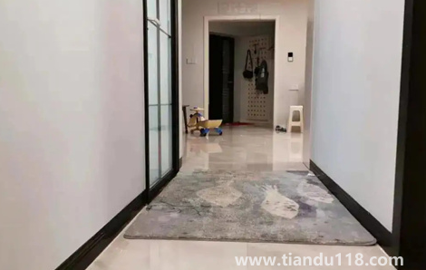 踢腳線要和門套顏色一樣嗎（裝修的時(shí)候有必要做踢腳線嗎）