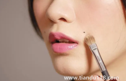 嘴角上面的痣可以點(diǎn)掉嗎（臉上有痣有必要點(diǎn)掉嗎）