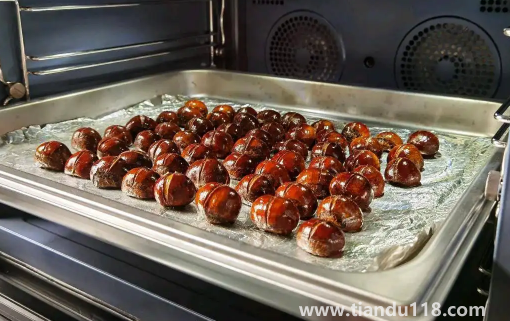 烤箱烤板栗需要錫紙包起來(lái)嗎（烤箱烤板栗的做法）