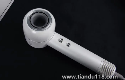 吹風(fēng)機(jī)線粗的好還是細(xì)的好（吹風(fēng)機(jī)是不是線越粗越好用）