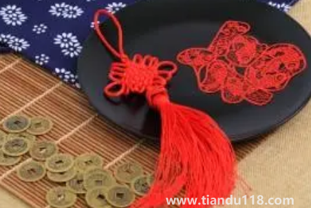 一進(jìn)門看見中國(guó)結(jié)好嗎(中國(guó)結(jié)適不適合掛在家中)(圖2) 一進(jìn)門看見中國(guó)結(jié)好嗎2