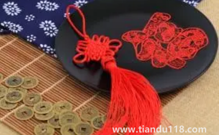 門對門掛中國結可以掛門上嗎(掛中國結要注意什么)(圖3) 門對門掛中國結可以掛門上嗎 3