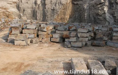 鎮(zhèn)宅用天然青石好嗎(青石怎樣才能在家中擺放)(圖2) 鎮(zhèn)宅用天然青石好嗎2