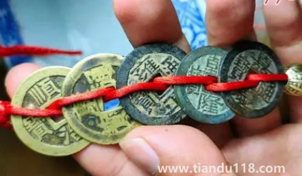 五帝錢掛門框還是門上2