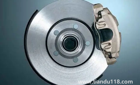 剛換的剎車片發(fā)燙糊味是正常嗎(剎車片響聲很刺耳還能行駛嗎)(圖3) 剛換的剎車片發(fā)燙糊味是正常嗎3