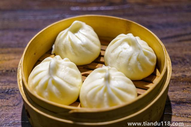 蒸包子放水應(yīng)該多還是少（包子要蒸多長(zhǎng)時(shí)間才能出鍋）