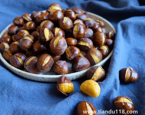 帶殼的板栗怎么煮好吃又簡(jiǎn)單(板栗煮好能放幾天)(圖2) 帶殼的板栗怎么煮好吃又簡(jiǎn)單2