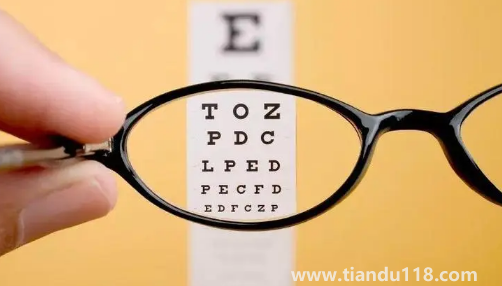 網(wǎng)上配眼鏡度數(shù)漲了怎么換鏡片(眼鏡度數(shù)上漲不及時(shí)換眼鏡會(huì)怎么樣)(圖3) 網(wǎng)上配眼鏡度數(shù)漲了怎么換鏡片3