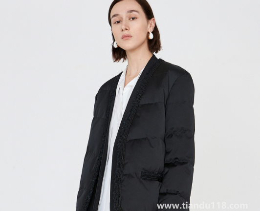 鵝絨服能用掛燙機(jī)熨燙嗎(鵝絨服皺巴巴的怎么辦)(圖2) 鵝絨服能用掛燙機(jī)熨燙嗎2