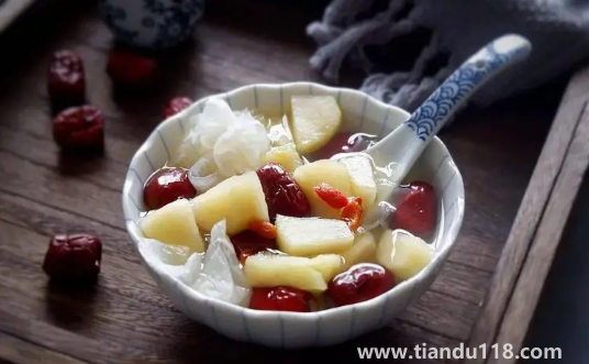 電解質水可以用蘋果代替嗎（電解質水不適合什么人喝）