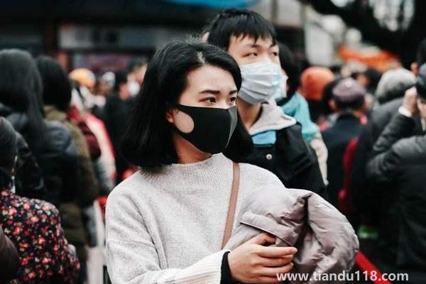 丈夫故意把孩子弄哭丟給發(fā)燒妻子（疫情測出了陽性，也測出了人性）