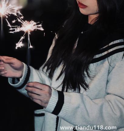 2023元旦跨年放仙女棒應(yīng)該發(fā)什么朋友圈（跨年夜跟女朋友怎么過(guò)有儀式感）