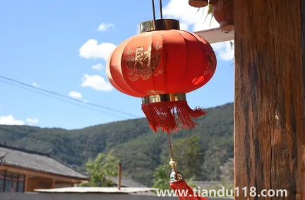 2023過年店鋪門口掛幾個(gè)燈籠（春節(jié)掛燈籠有什么講究）