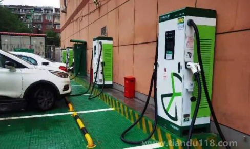 慢充充電樁充滿后一直插著可以嗎（新能源汽車什么時(shí)候充電比較好）