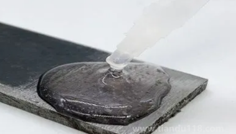 結(jié)構(gòu)膠幾個(gè)小時(shí)能碰水（結(jié)構(gòu)膠干了后是軟的還是硬的）