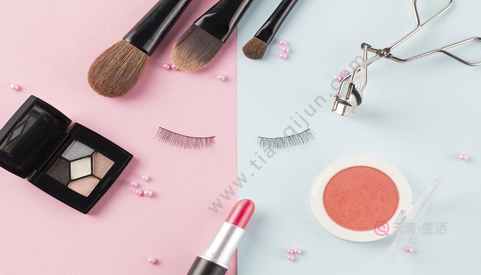 眼部打底用在粉底后嗎 眼部打底用在哪個(gè)步驟(圖2) 眼部打底用在粉底后嗎