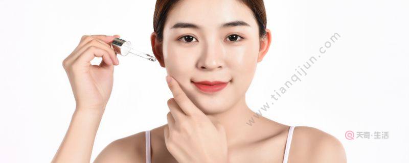 洋甘菊精華液對(duì)肌膚有哪些作用 洋甘菊精華液的護(hù)膚作用有哪些(圖1) 洋甘菊精華液對(duì)肌膚有哪些作用